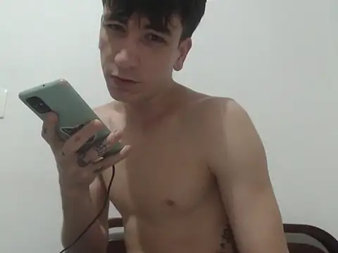 Snapshot of younewmaster chatting on October 28, 12:29 pm younewmaster online show from October 28, 12:29 pm