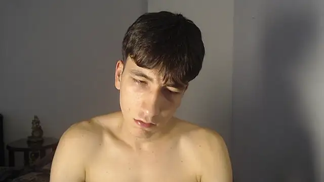 Snapshot of younewmaster chatting on October 2, 10:36 pm younewmaster online show from October 2, 10:36 pm