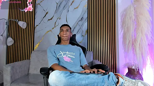 JulienSaint online show from December 3, 12:11 pm