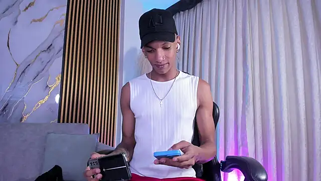 JulienSaint online show from March 29, 11:54 am