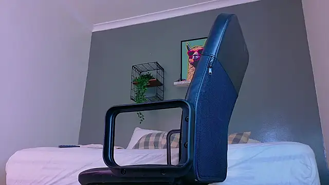 MrFox   online show from April 18, 7:29 pm