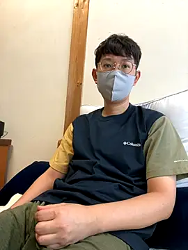 tom19899q online show from September 15, 8:15 am