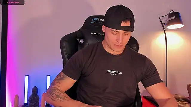 connorsmiith online show from July 6, 12:46 pm