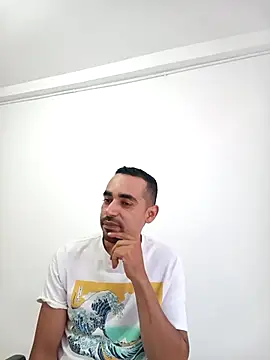 stivenlujan69 online show from April 17, 9:17 pm