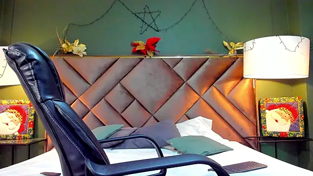 Aiden Royce online show from December 23, 5:05 am