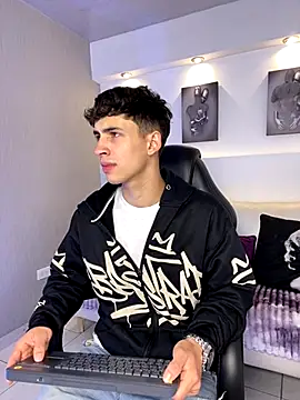 AdrianRinaldi online show from October 1, 8:24 pm