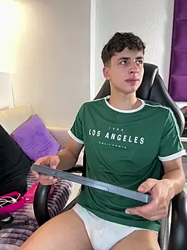 AdrianRinaldi online show from November 11, 8:25 pm