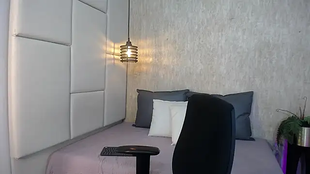 Hisoka 011 online show from March 5, 8:05 pm