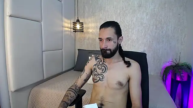 Hisoka 011 online show from February 18, 8:28 pm