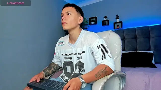 Thomas moon online show from April 20, 1:46 pm