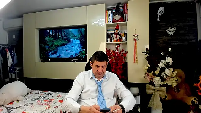 SpartacusDaddy48 online show from April 19, 7:49 pm