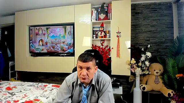 SpartacusDaddy48 online show from April 4, 7:38 am