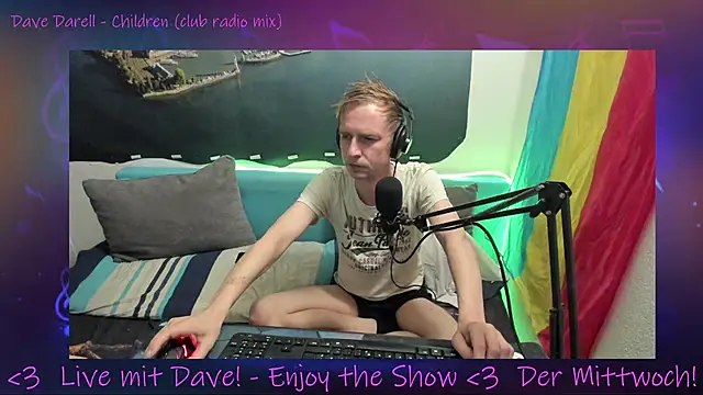 Snapshot of DaveLindau chatting on October 22, 5:27 pm DaveLindau online show from October 22, 5:27 pm