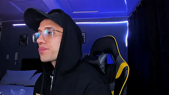 alexgiraldo   online show from December 1, 6:16 am