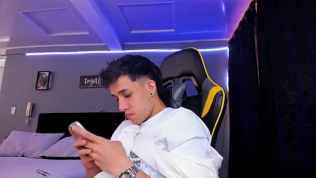 alexgiraldo   online show from November 29, 1:35 pm