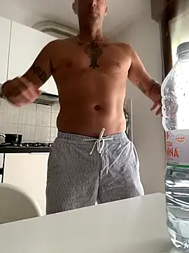 Snapshot of Maurinho3005 chatting on September 10, 8:24 am Maurinho3005 online show from September 10, 8:24 am