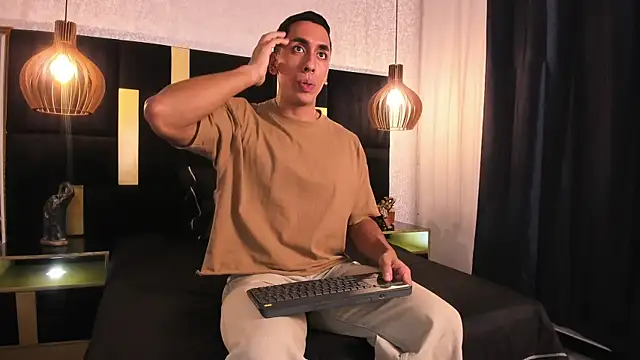 Lucio  Fox online show from April 10, 11:50 am