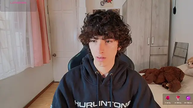 Nude Boy18 online show from December 22, 9:01 pm