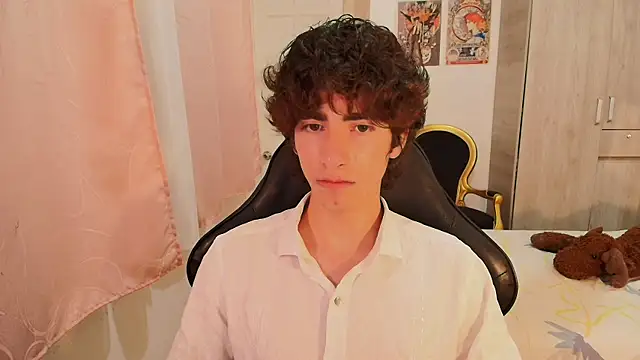 Nude Boy18 online show from October 22, 11:52 pm