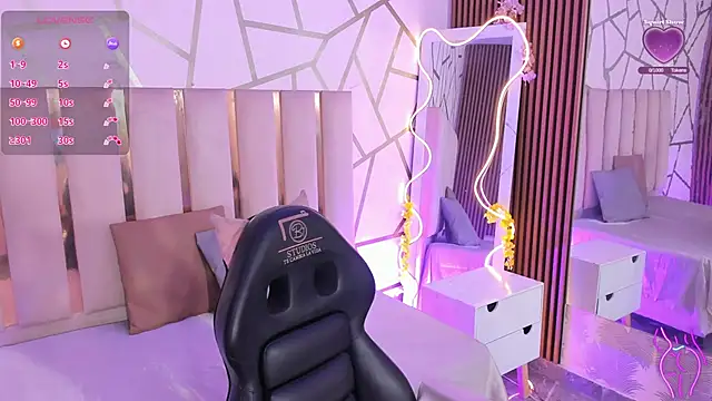 CYRUS TAY online show from April 16, 12:16 pm