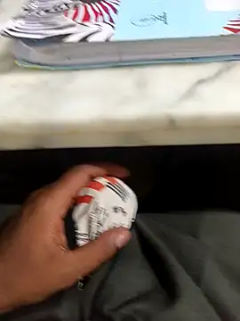 hotboy43339 online show from January 18, 6:32 pm