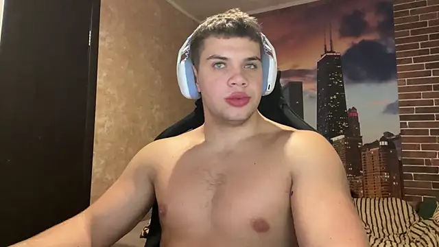 MusclePhantom online show from December 3, 10:16 pm