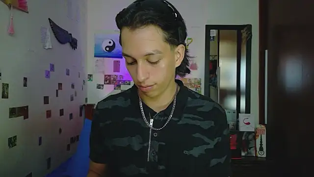 DannyPhantom555 online show from April 7, 9:04 pm