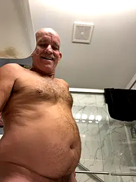 Snapshot of RightSized62 chatting on October 14, 1:18 pm RightSized62 online show from October 14, 1:18 pm