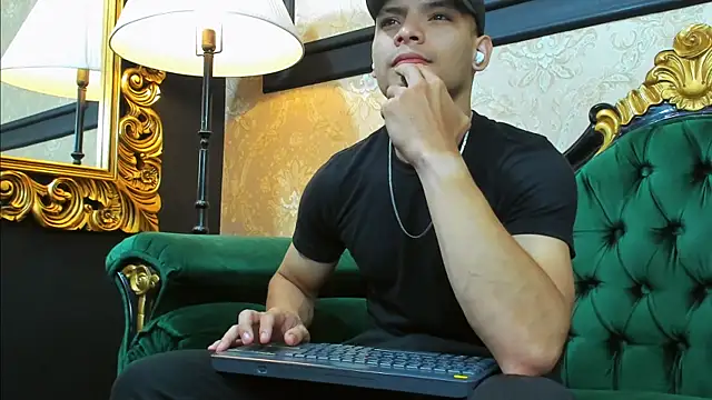 AlessandroKiing online show from July 16, 10:06 pm