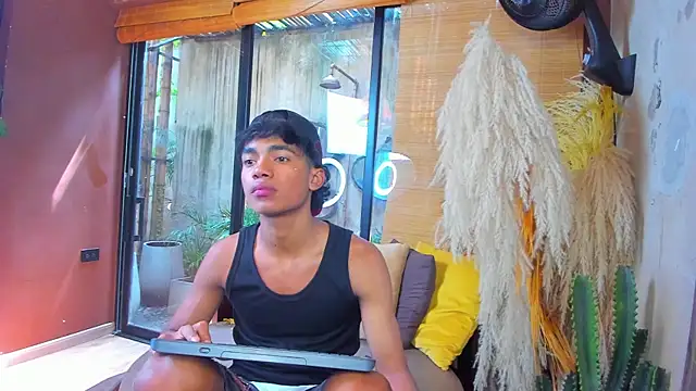 AlanCutee online show from December 3, 4:24 pm