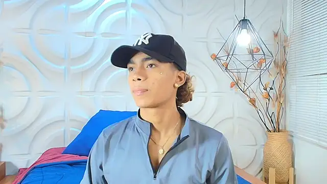 AlanCutee online show from June 3, 1:02 pm