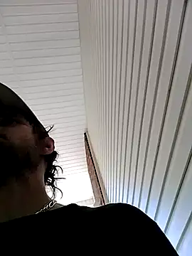 Snapshot of high3ndlowlife chatting on October 21, 6:44 pm high3ndlowlife online show from October 21, 6:44 pm