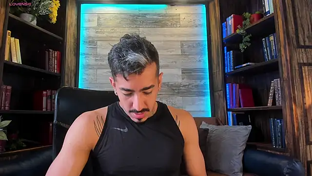 Donovan Desmond online show from November 25, 8:22 pm