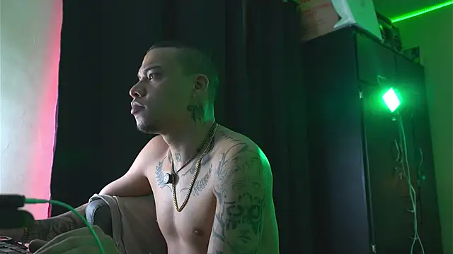 AlphaMasterXxx online show from March 13, 3:47 am