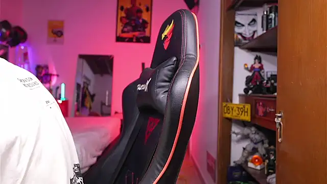 logan hugh8 online show from March 30, 8:37 am