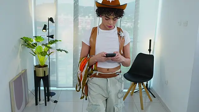 Timmyshy  online show from October 31, 7:50 pm