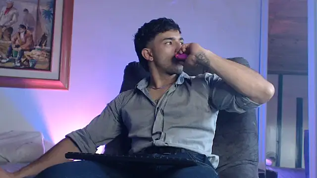 ArturoCardona  online show from March 11, 9:55 pm