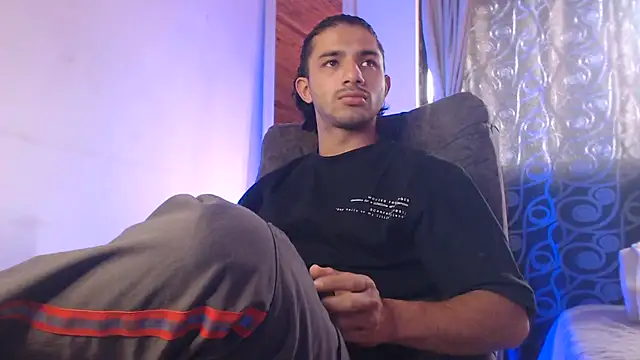 ArturoCardona  online show from August 3, 8:48 pm