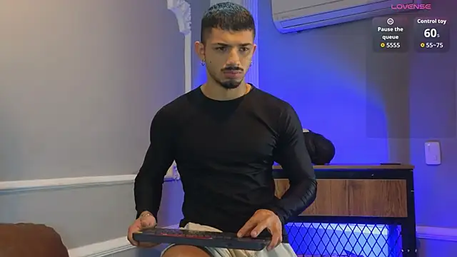 ArturoCardona  online show from December 15, 11:51 am