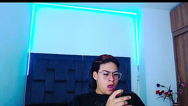 dirty model online show from September 27, 7:39 am