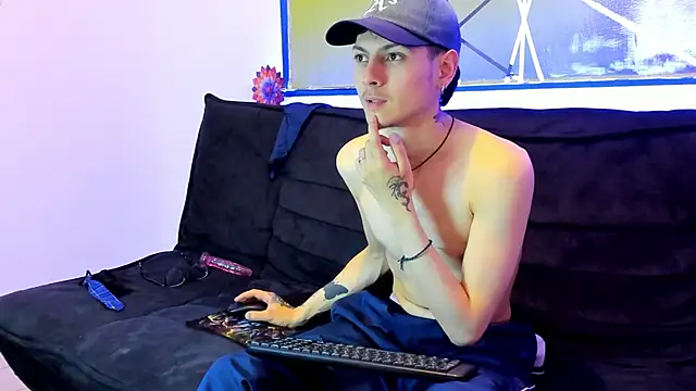 Dioniso guy8 online show from December 15, 8:39 pm