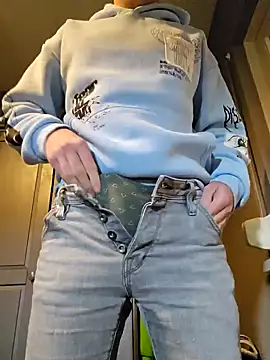 Snapshot of Trekkerboi chatting on October 26, 1:57 pm Trekkerboi online show from October 26, 1:57 pm