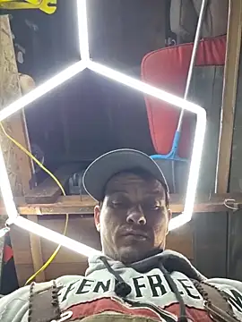 twistafatpipe online show from February 8, 11:16 am