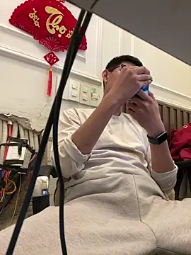 linh21107 online show from April 9, 1:50 pm