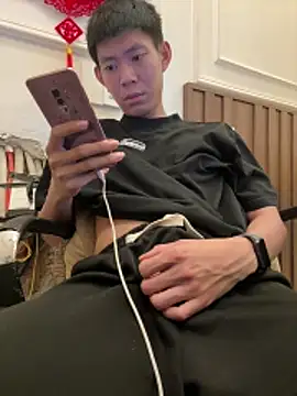 linh21107 online show from April 19, 1:10 pm