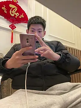 linh21107 online show from April 18, 3:46 pm