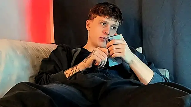 TalkingHead 0  online show from April 21, 6:25 pm