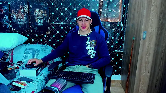 javiersexymann online show from December 15, 5:43 pm