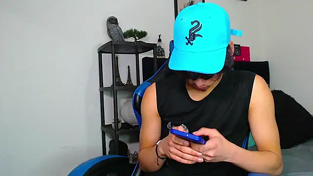 Gael Jones online show from November 27, 2:15 am