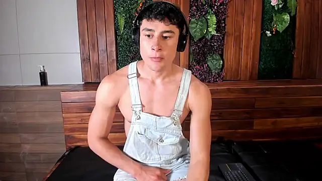 AustinJones  online show from February 16, 7:23 pm